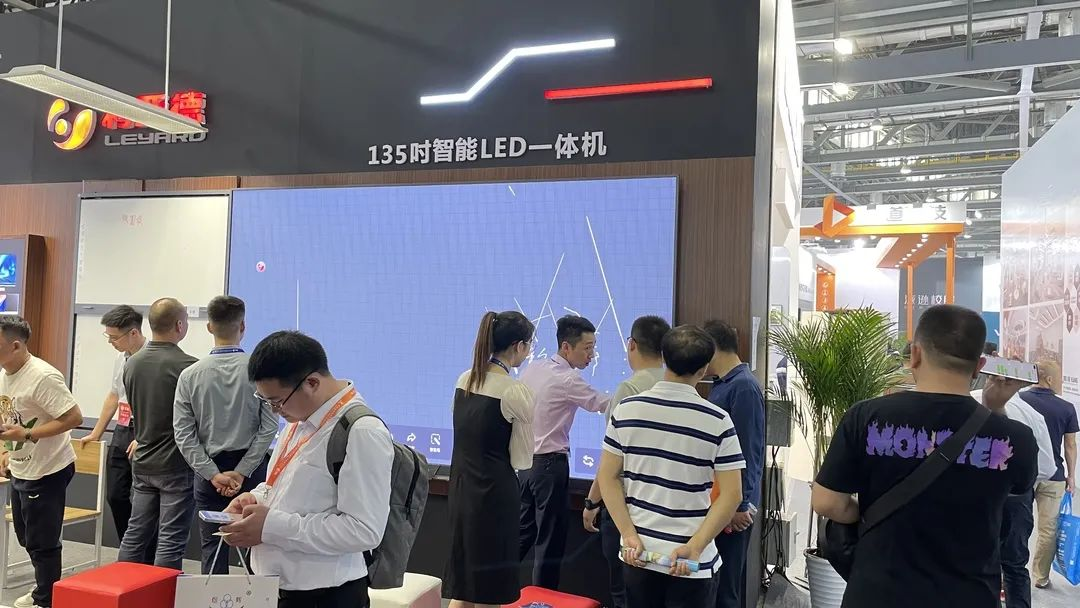 金沙990教育新品及解决方案惊艳亮相81届教装展