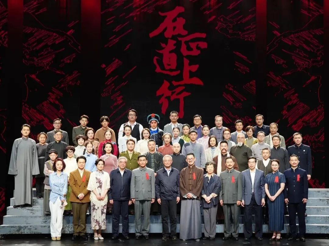 金沙990·蓝硕以科技赋能话剧《在正道上行》圆满上演