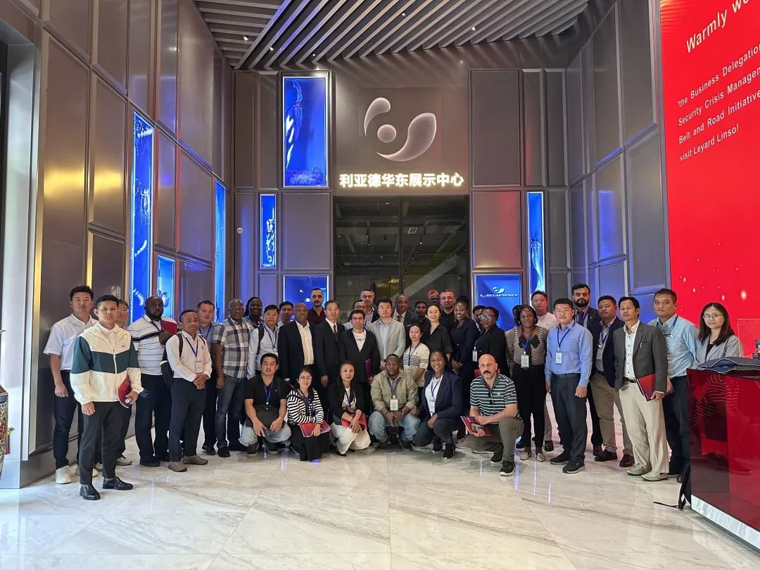 “一带一路”八国航空安保与危机管理商务考察团到访金沙990·蓝硕，共探国际合作新机遇