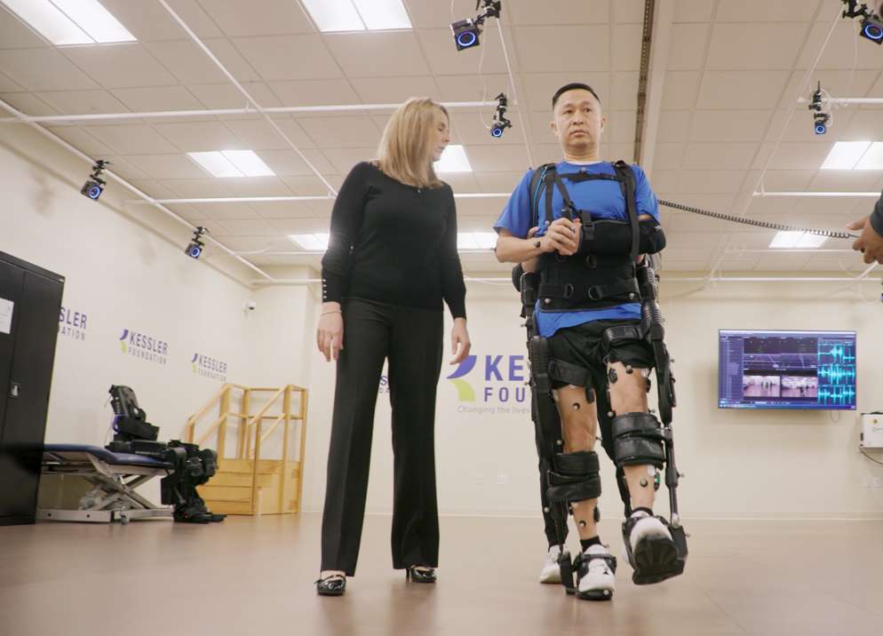 外骨骼机器人让行动障碍者直立行走，金沙990·虚拟动点OptiTrack助力人类突破能力边界